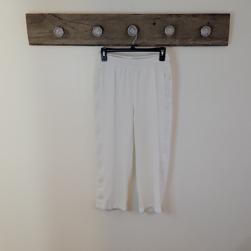 Marissa Olivia White W/Lace Capris  SZ XS/SM